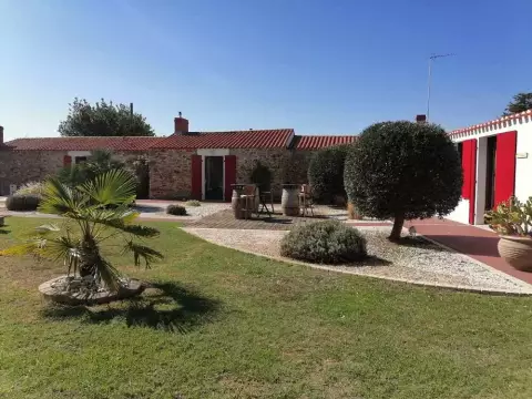 Jardin partagé | La longère des Olonnes, chambres d'hôtes aux Sables d'Olonnes Jardin partagé | La longère des Olonnes, chambres d'hôtes aux Sables d'Olonnes